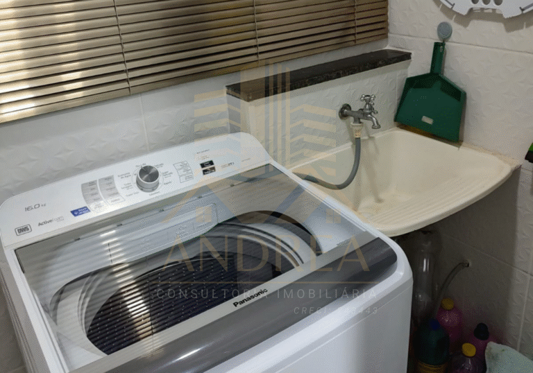 Apartamento à venda em São José do Rio Preto/SP – R$ 200.000,00 Localizado no 3º andar com elevador, este imóvel oferece praticidade e conforto, contando com 47 m² bem distribuídos, 02 quartos, 01 banheiro e climatização completa. Os quartos e a cozinha possuem móveis planejados, proporcionando mais funcionalidade ao dia a dia. Aceita financiamento. Entre em contato para mais informações e agende sua visita!