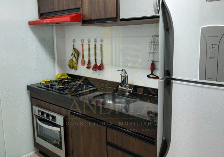 Apartamento à venda em São José do Rio Preto/SP – R$ 200.000,00 Localizado no 3º andar com elevador, este imóvel oferece praticidade e conforto, contando com 47 m² bem distribuídos, 02 quartos, 01 banheiro e climatização completa. Os quartos e a cozinha possuem móveis planejados, proporcionando mais funcionalidade ao dia a dia. Aceita financiamento. Entre em contato para mais informações e agende sua visita!