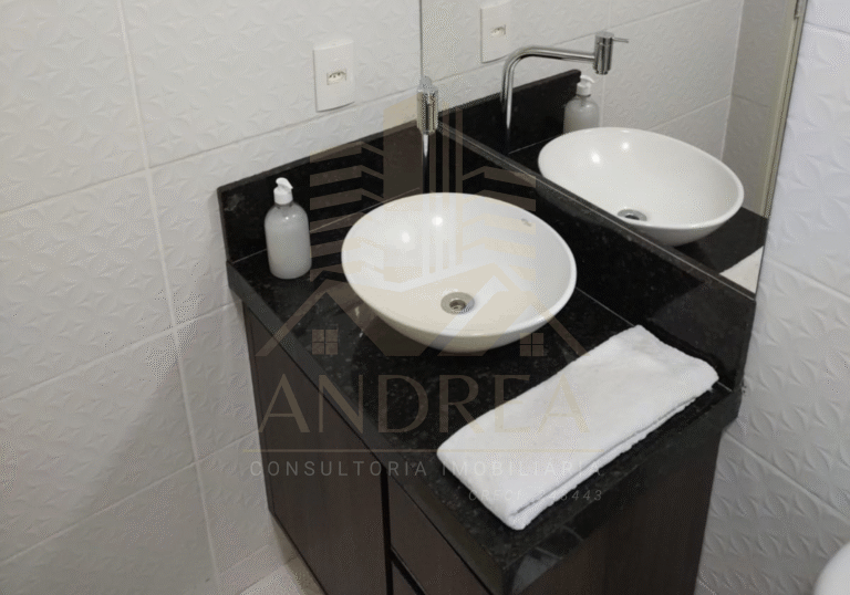 Apartamento à venda em São José do Rio Preto/SP – R$ 200.000,00 Localizado no 3º andar com elevador, este imóvel oferece praticidade e conforto, contando com 47 m² bem distribuídos, 02 quartos, 01 banheiro e climatização completa. Os quartos e a cozinha possuem móveis planejados, proporcionando mais funcionalidade ao dia a dia. Aceita financiamento. Entre em contato para mais informações e agende sua visita!